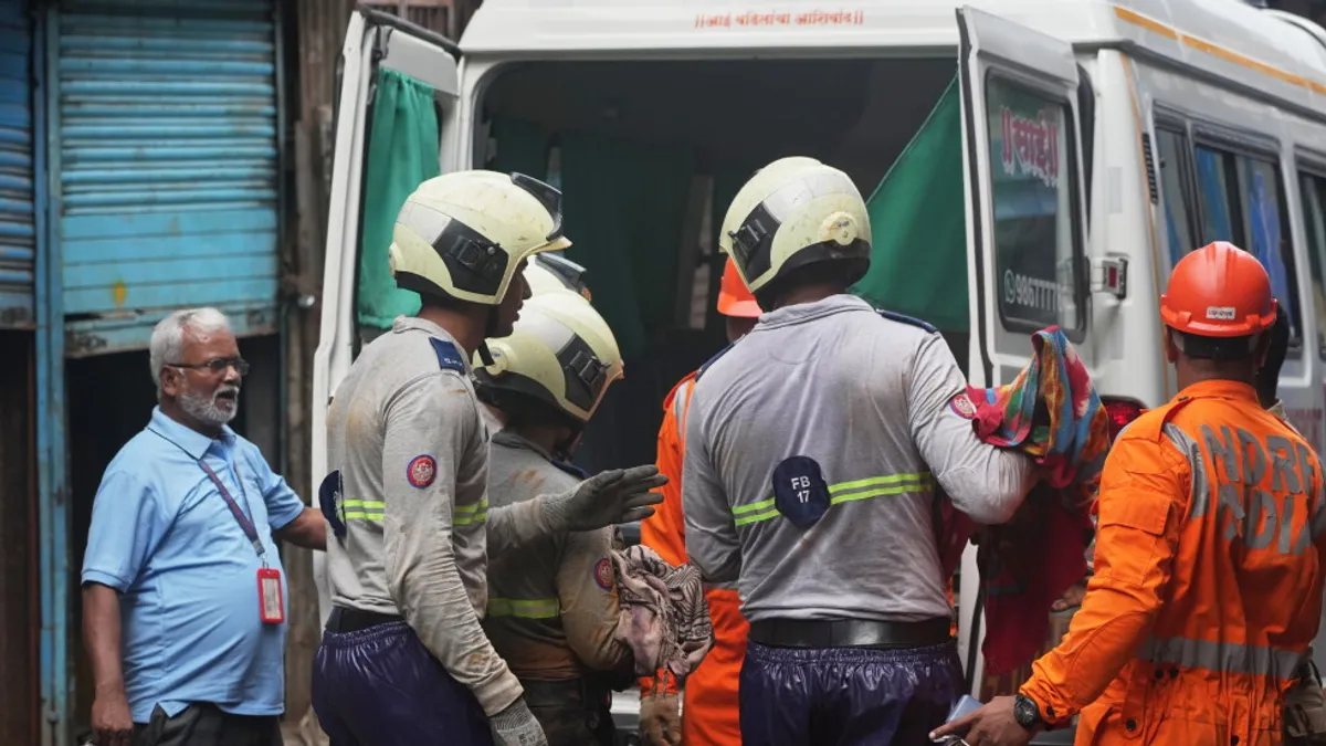 Un deslizamiento de tierra mata a 6 personas en Mumbai
