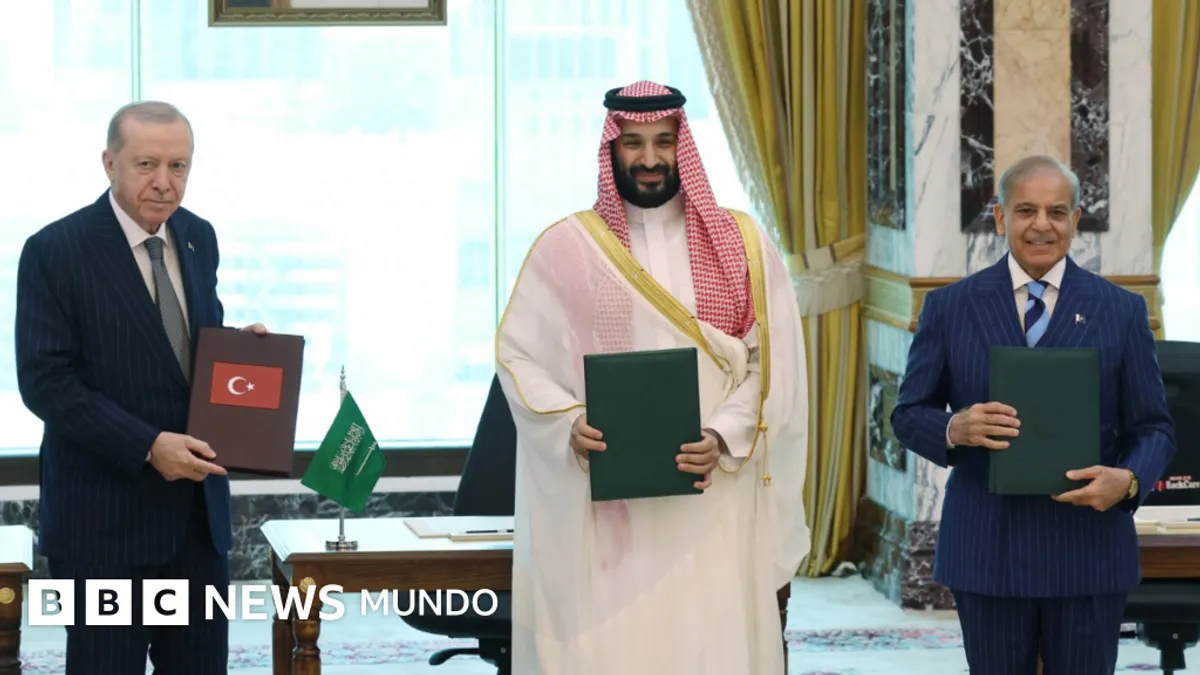 Arabia Saudita, Turquía y Pakistán firman un pacto de defensa conjunta